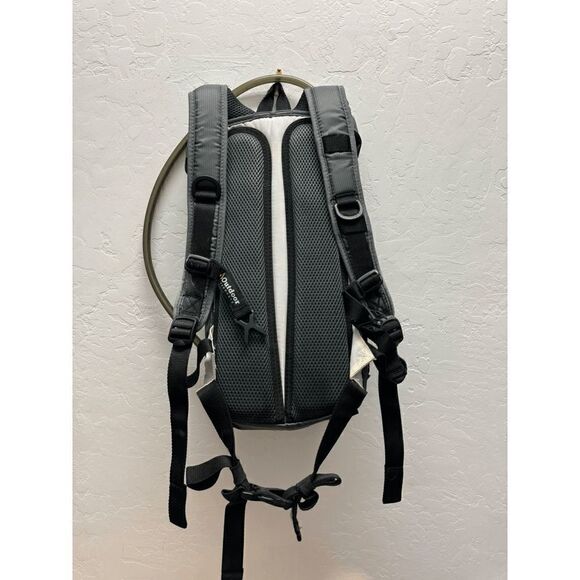 Outdoor‎ Products H2O 2L Hydration Backpack Cycling Running Hiking Gray White - Picture 2 of 9